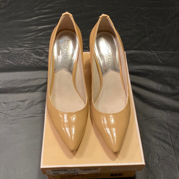 michael kors nude pumps